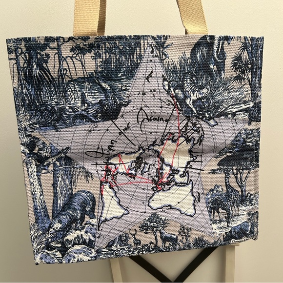 Dior Beauty VIP Around Tote - Picture 3 of 10